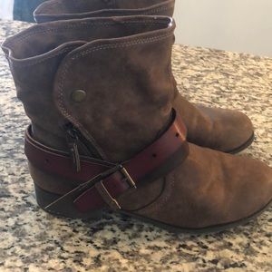 JellyPop barely used women’s boots. Size 9.5